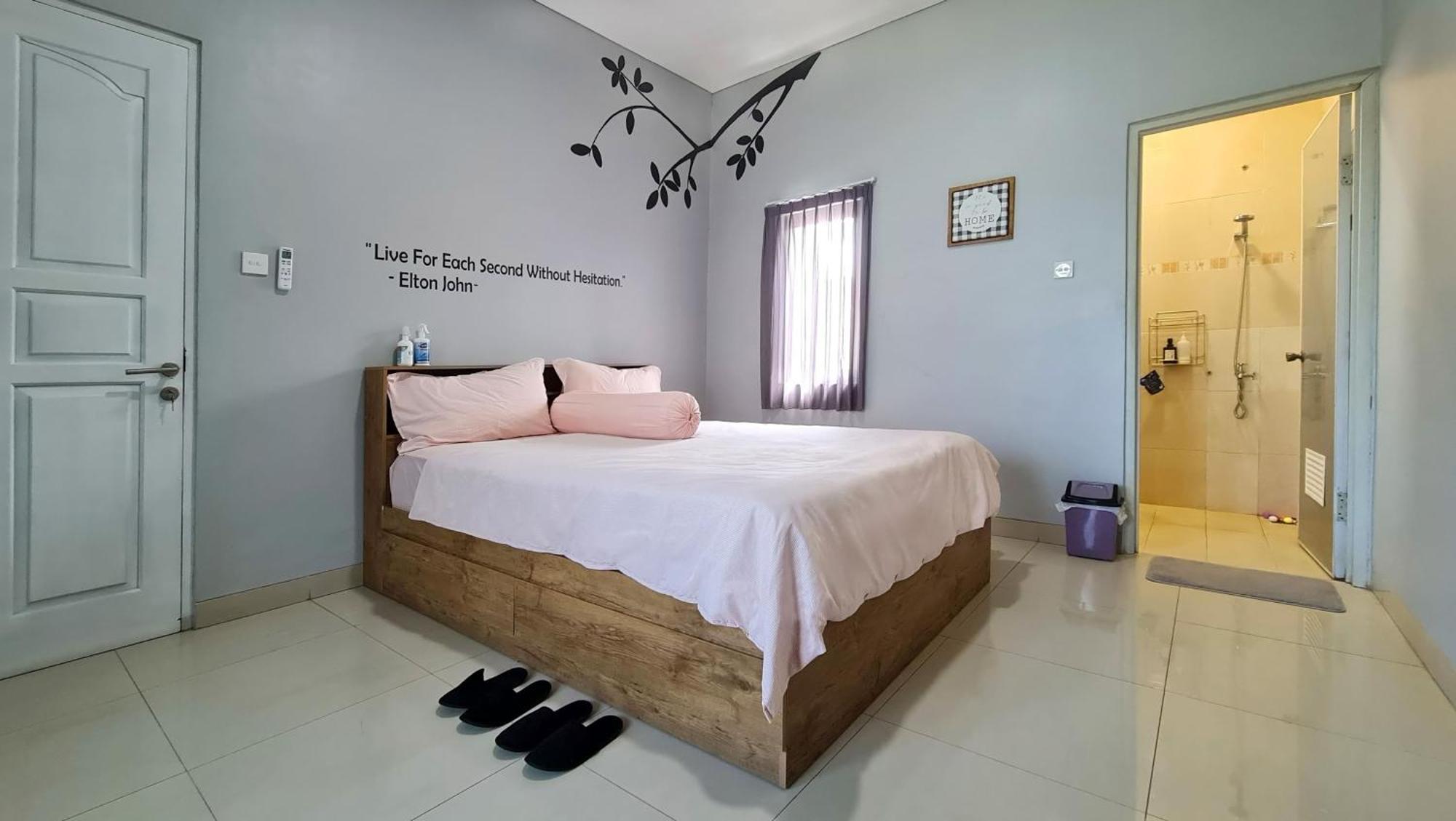Villa Palm Springs By Reqhome Ciater Hilir Exterior foto